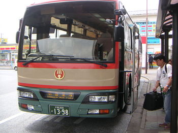 kominatoairportbus.JPG